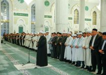 mosque leader